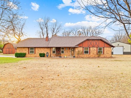 825 S Lariat Dr, Mustang, OK 73064