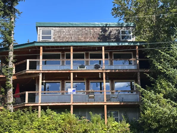 1146 Mud Bay Rd, Haines, AK 99827