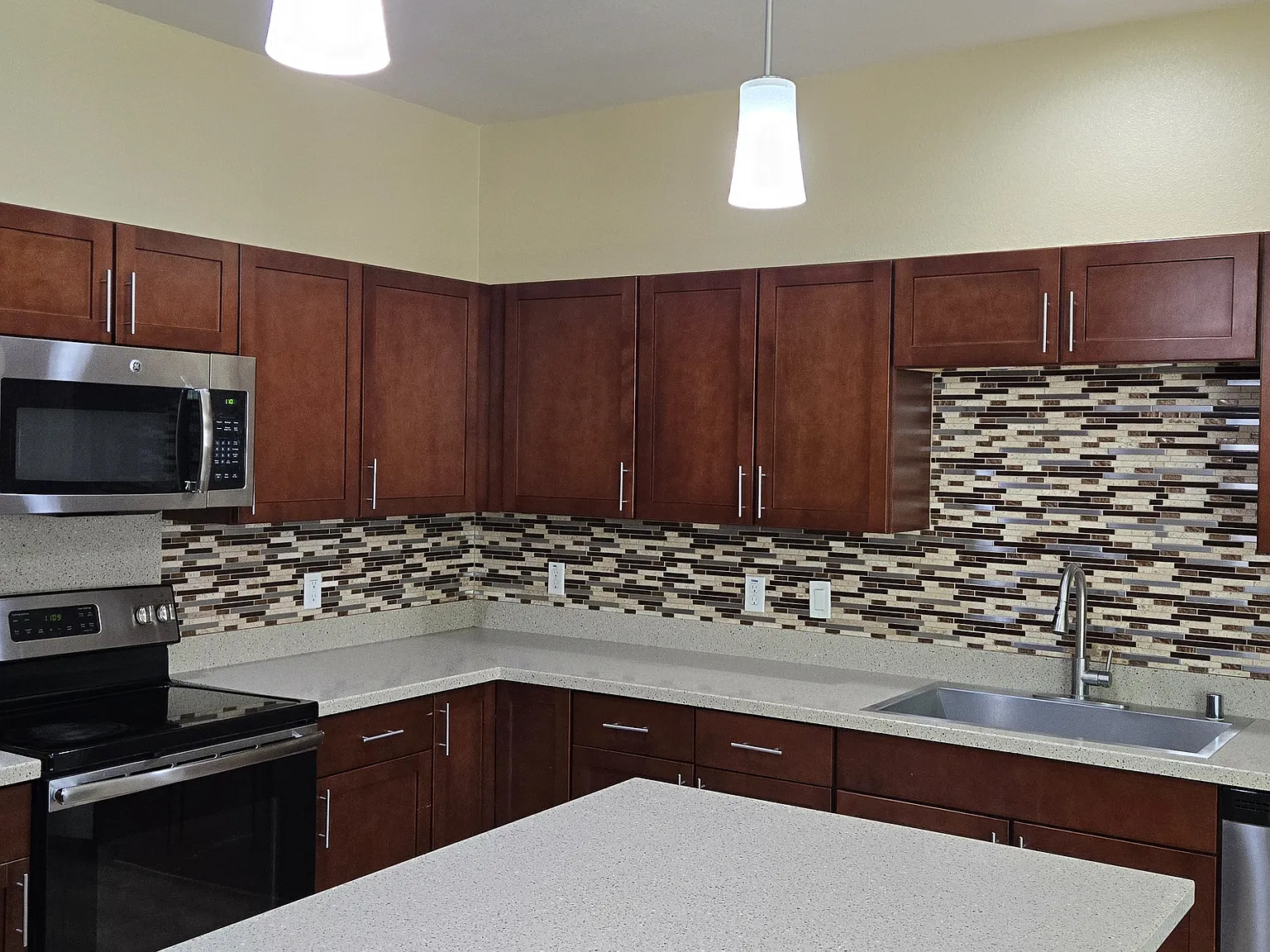 3 bed, 2.5 bath, 1432 sqft, $3,800 — Photo 3