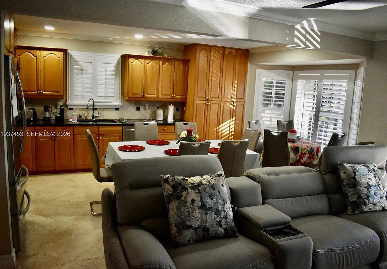 4 bed, 2284 sqft, $5,500 — Photo 4