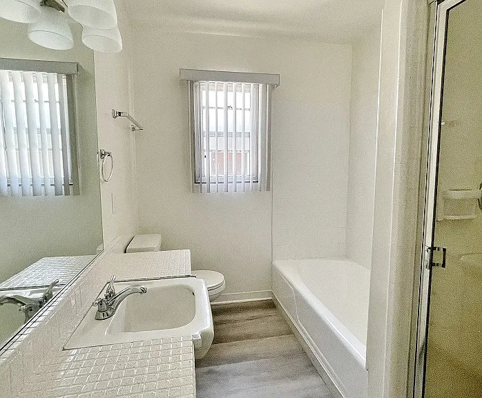 141 N Hamilton Dr — Photo 13