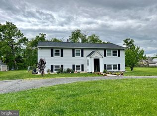 19560 Smith Cir, Ashburn, VA 20147