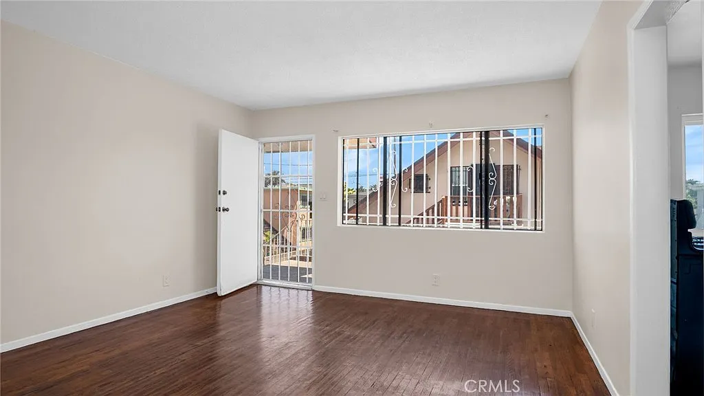 2 bed, 650 sqft, $1,900 — Photo 2
