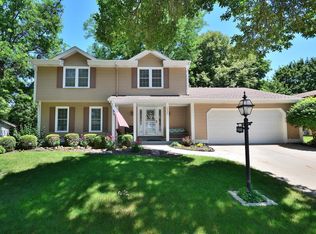 2227 Pebble Valley Rd, Waukesha, WI 53188