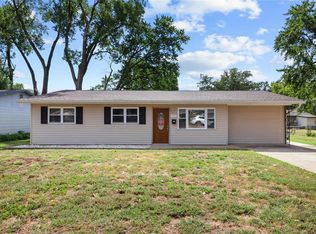 1210 Flicker Dr, Florissant, MO 63031