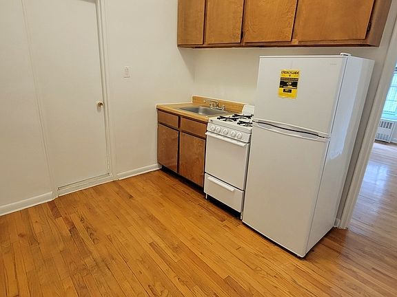 4th image of 305 Columbus Ave APT 24