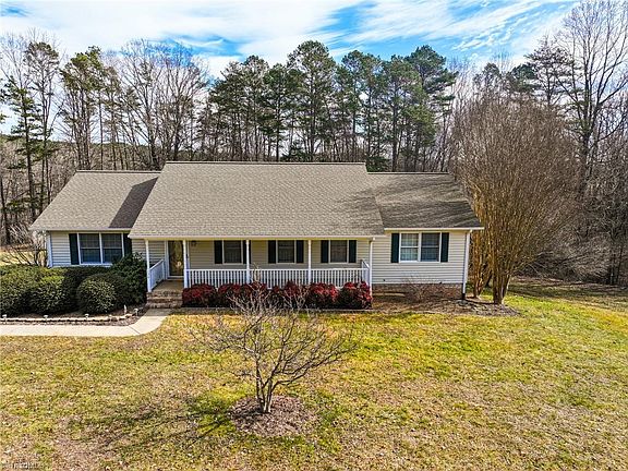 3rd image of 134 Fern Creek Trl