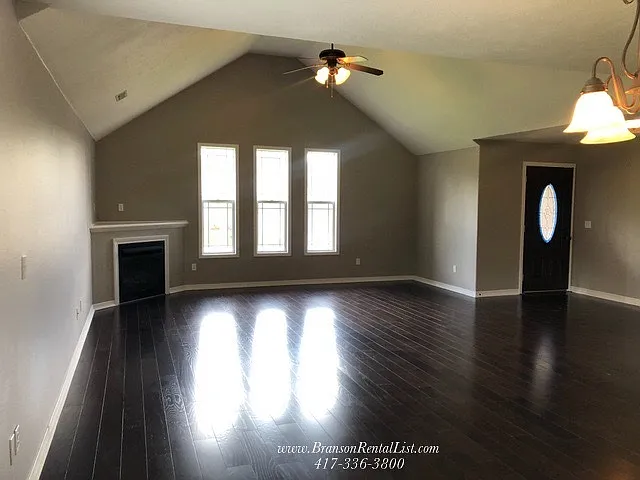 Over 2,000 sqft on one level — Photo 2