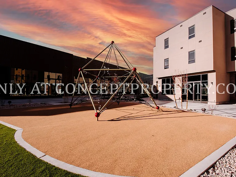 Studio Crossing — Photo 25