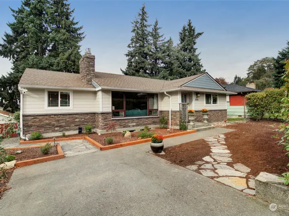 10545 Ashworth Ave N, Seattle, WA 98133