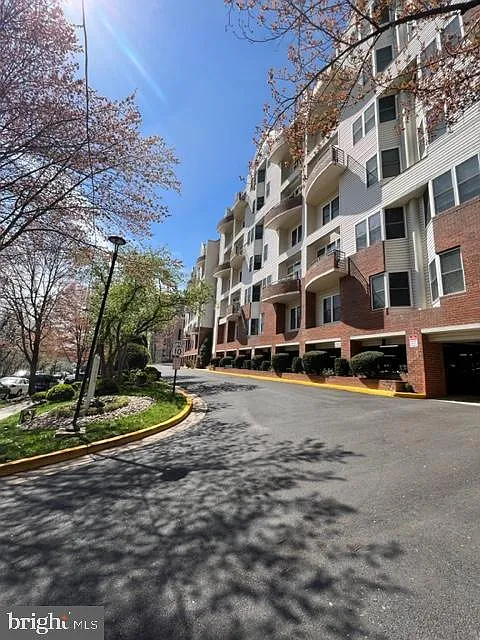 301 S Reynolds St #205