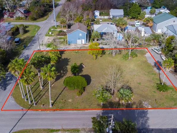 99 11th St, Apalachicola, FL 32320