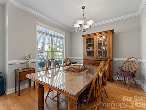4th image of 22 Florian Ln