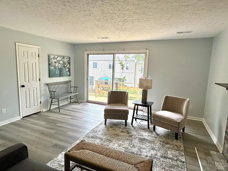 1421 Ashbourne Dr — Photo 17