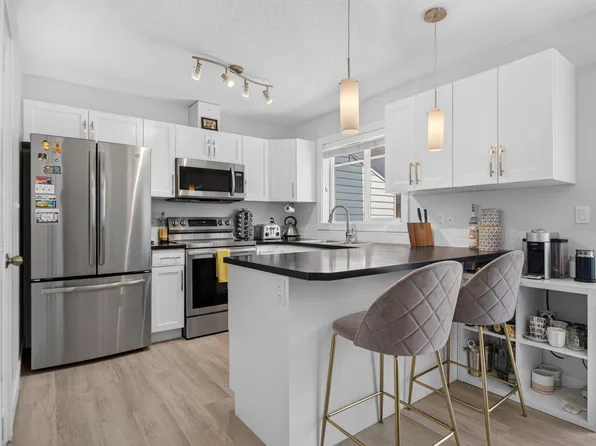 5134 Mullen Rd NW #6, Edmonton, AB T6R 0S7
