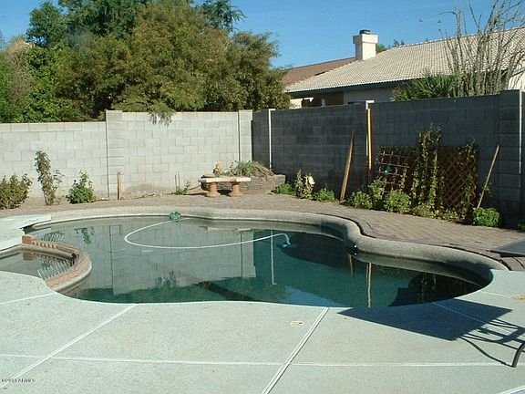 2nd image of 407 W Helena Dr