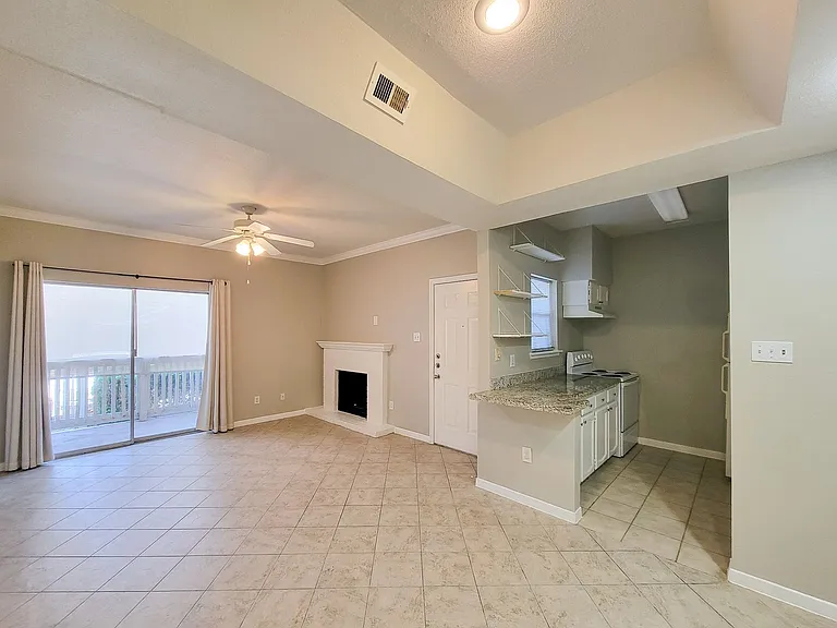 4041 Drake St #116 — Photo 17