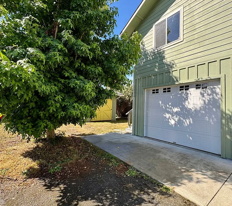2086 Groth Ct