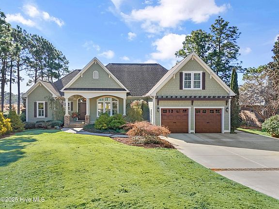 3rd image of 3451 St James Drive SE