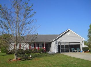 407 Raymond Dr, Winder, GA