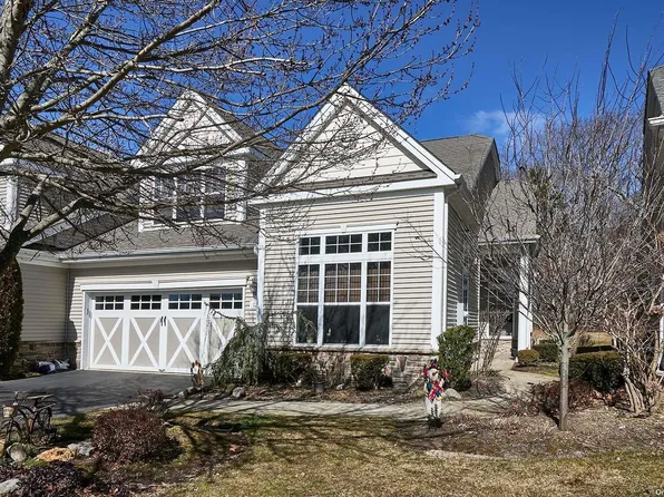 12 Ovation Place #12, Eastport, NY 11941