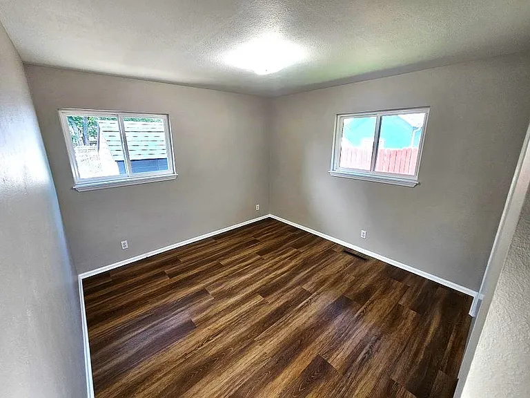 2600 W Jefferson St — Photo 10