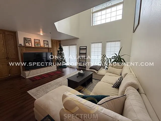 1045 Oberland Dr — Photo 5