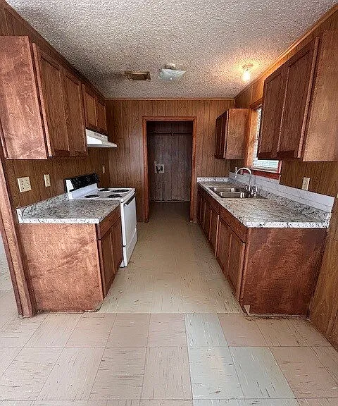 1412 Atkinson Dr — Photo 2
