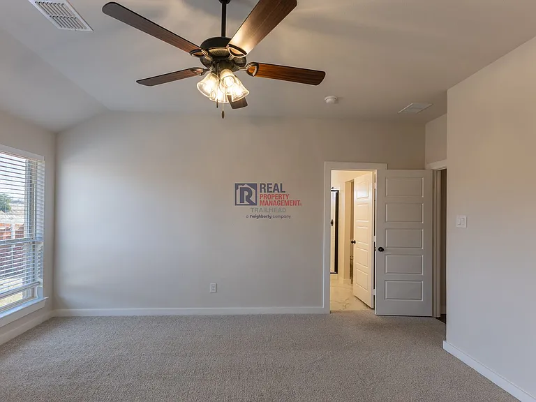 124 Mesa Dr — Photo 12