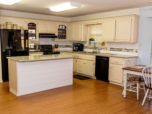 5th image of 2107 Willowbrook Way
