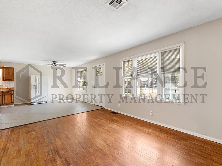 902 W Wallingford St — Photo 10
