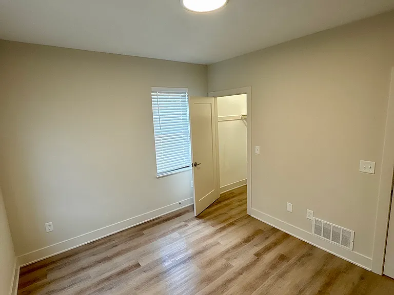 2212 N Cambridge Ave #2212 — Photo 12