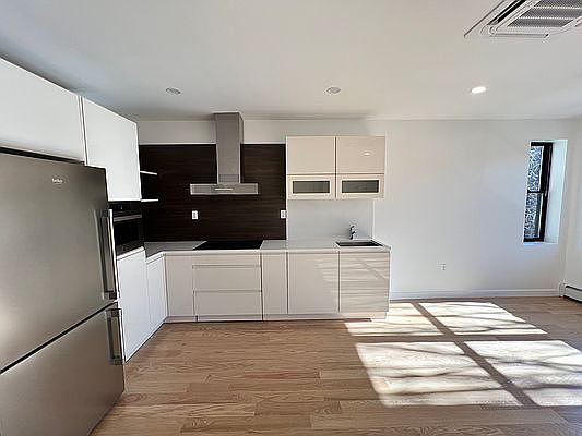 4th image of 611 Greene Ave APT 3