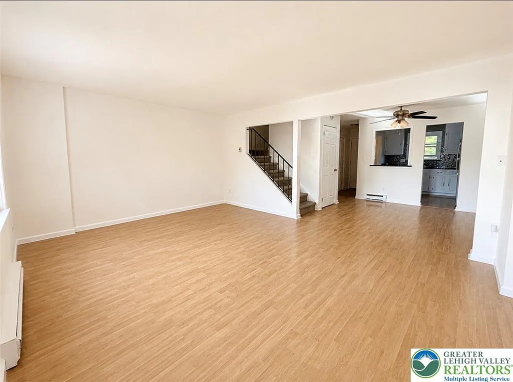 3 bed, 2.5 bath, 1685 sqft, $2,300 — Photo 4