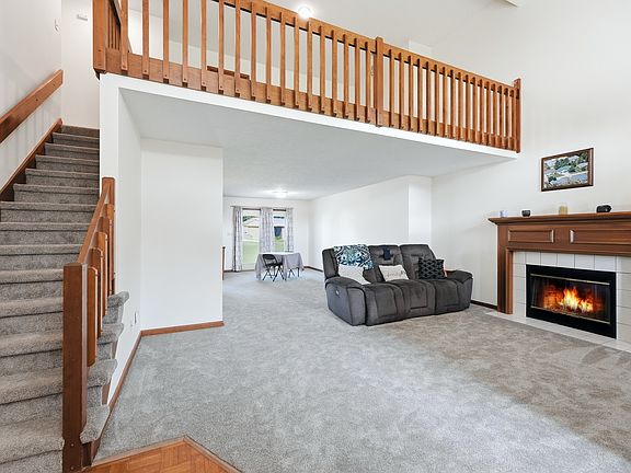 4th image of 8749 Carriage Ln