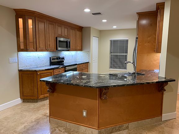 5th image of 926 NW Spruce Ridge Dr