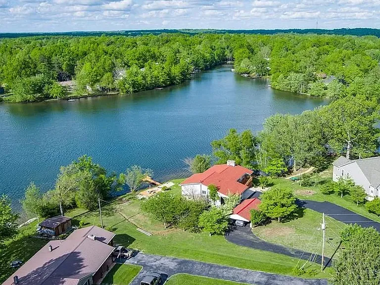 258 Idlewild Dr — Photo 3