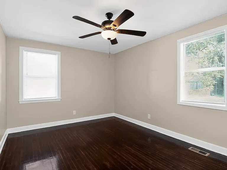 1011 Lomond Ave — Photo 11