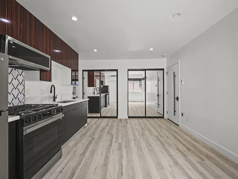 111 N Normandie Ave — Photo 15