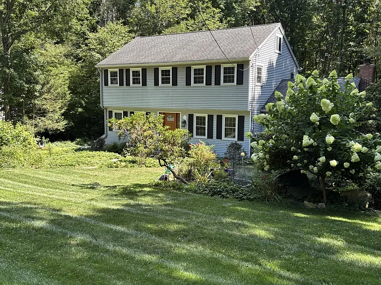 20 Godman Rd — Photo 2