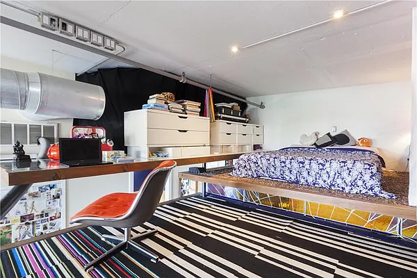 Sold by R New York | media 5