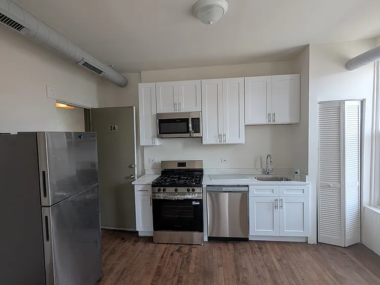 1362 N Bosworth Ave #2A — Photo 3
