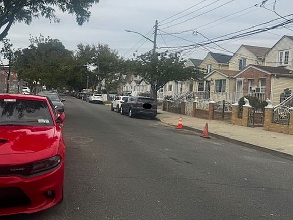 Exterior Neighborhood (street photo)