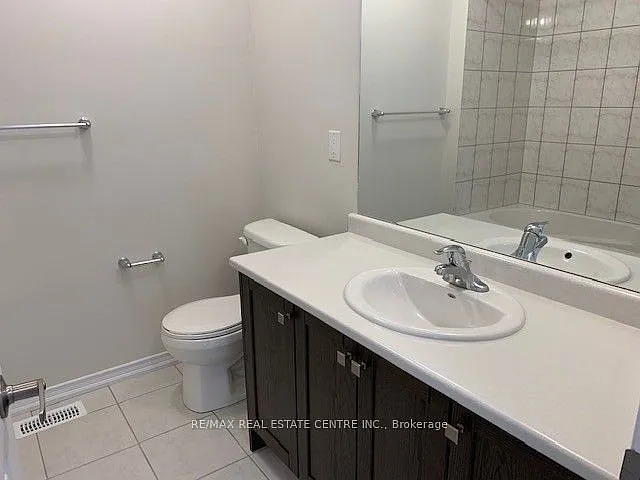 10 Esther Cres — Photo 17