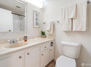 4540 8th Ave NE APT 104, Seattle, WA 98105