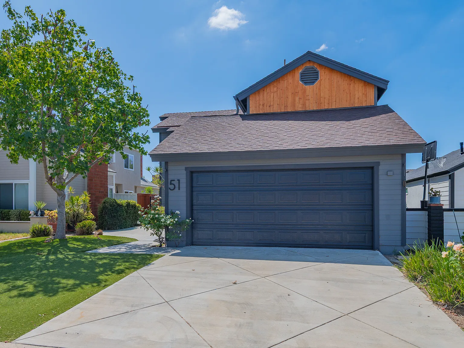 4 bed, 2.5 bath, 2300 sqft, $5,500 — Photo 2