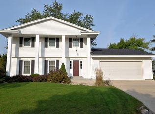 1714 Red Coat Dr, Racine, WI 53406