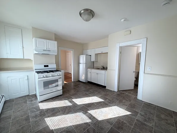 114 Paradis Ave #3, Woonsocket, RI 02895