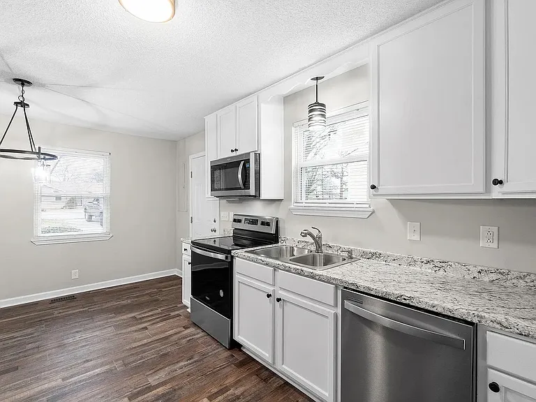 214 Tobacco Rd — Photo 2