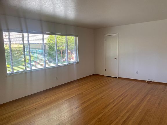 3rd image of 1308 Hoover St #2